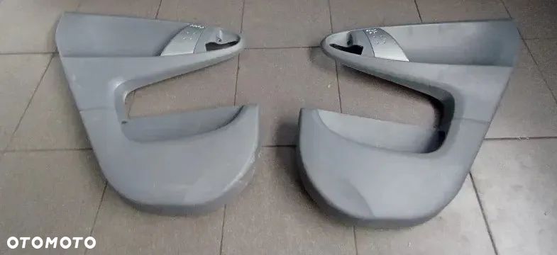 Boczki lewy prawy tył Toyota Aygo Lift - 1