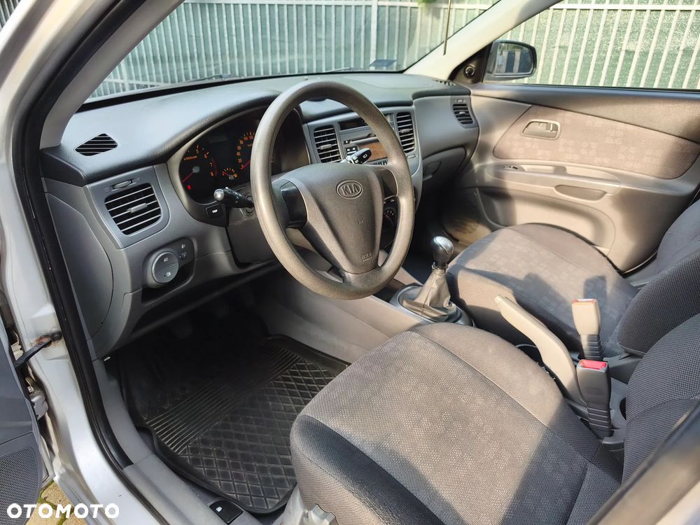 Kia Rio - 16