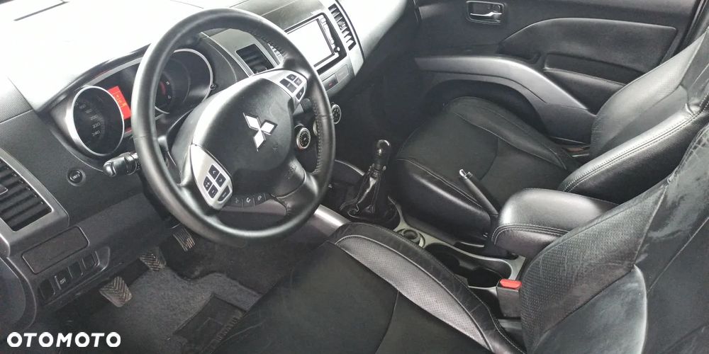 Mitsubishi Outlander 2.2 DID Intense + - 26