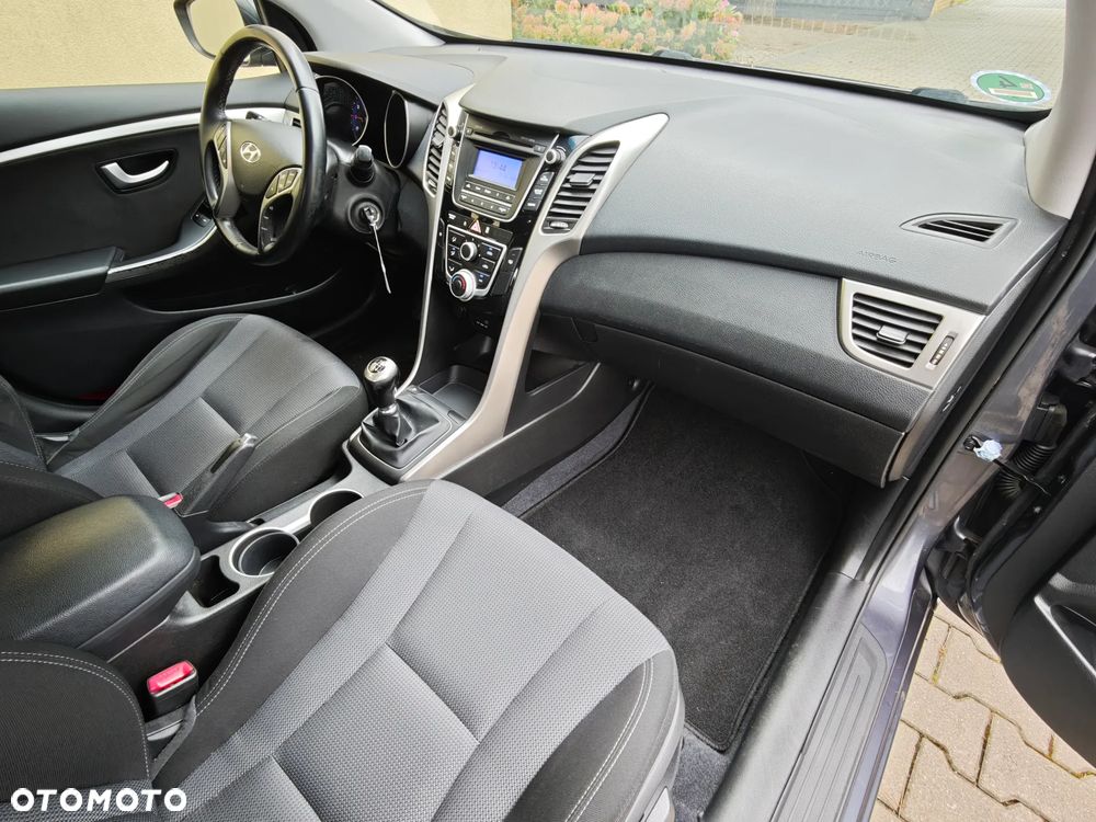 Hyundai i30 blue Kombi 1.6 GDi YES Gold - 28