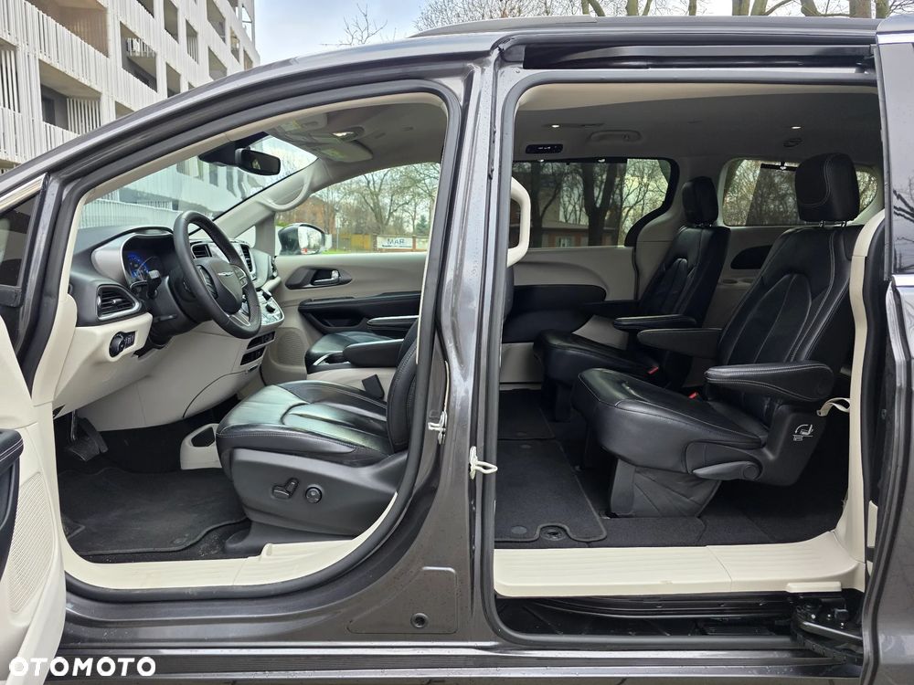 Chrysler Pacifica - 20