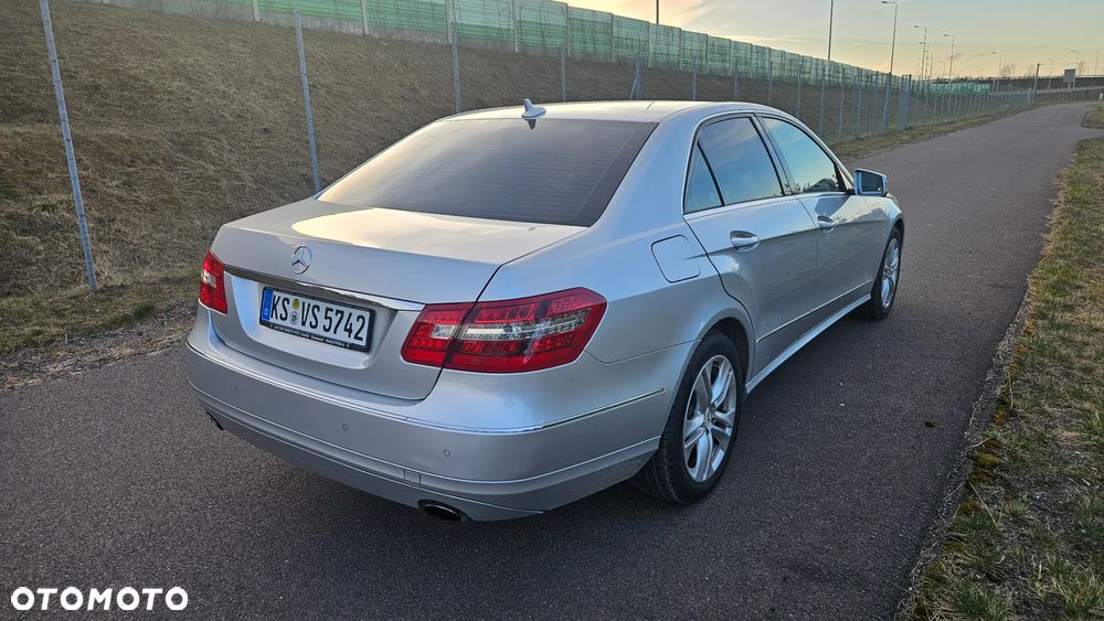 Mercedes-Benz Klasa E 300 CDI DPF BlueEFFICIENCY 7G-TRONIC Elegance - 8
