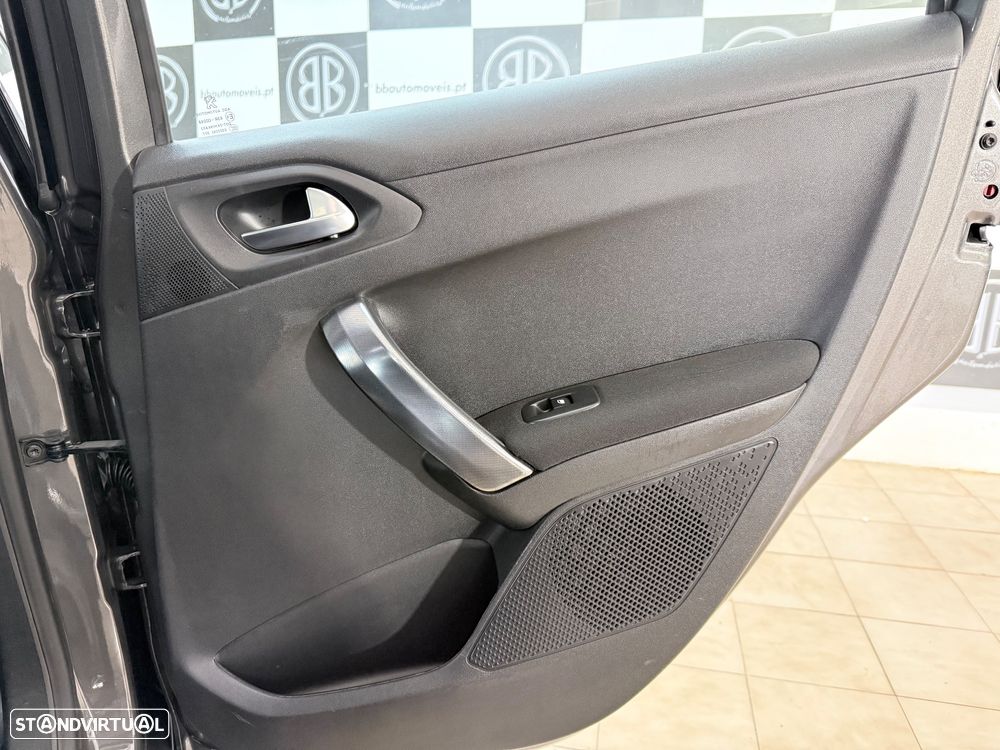 Peugeot 2008 PureTech 110 Stop&Start EAT6 Allure - 20