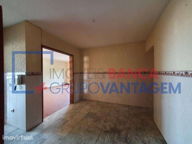 Apartamento T3 com varanda e garagem em Oliv. do Douro, V.N.Gaia - Grande imagem: 2/13