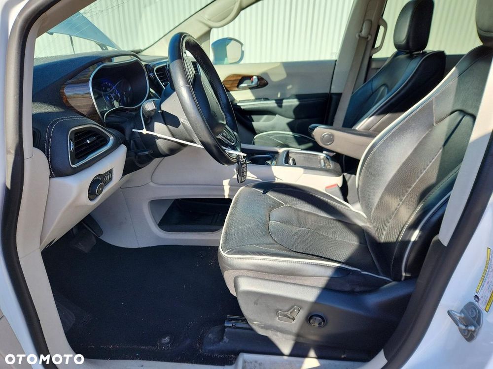 Chrysler Pacifica - 8