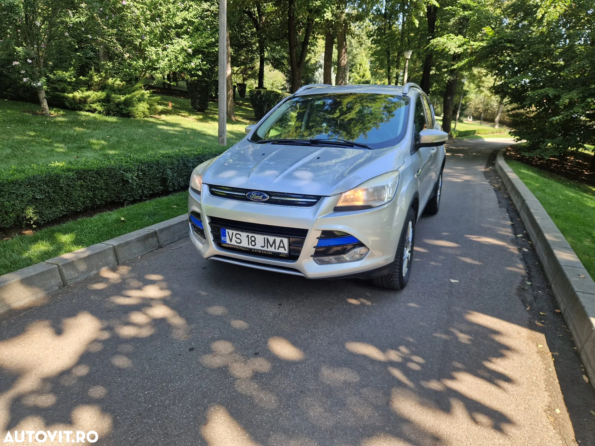 Ford Kuga 2.0 TDCi 4WD Powershift Titanium - 4