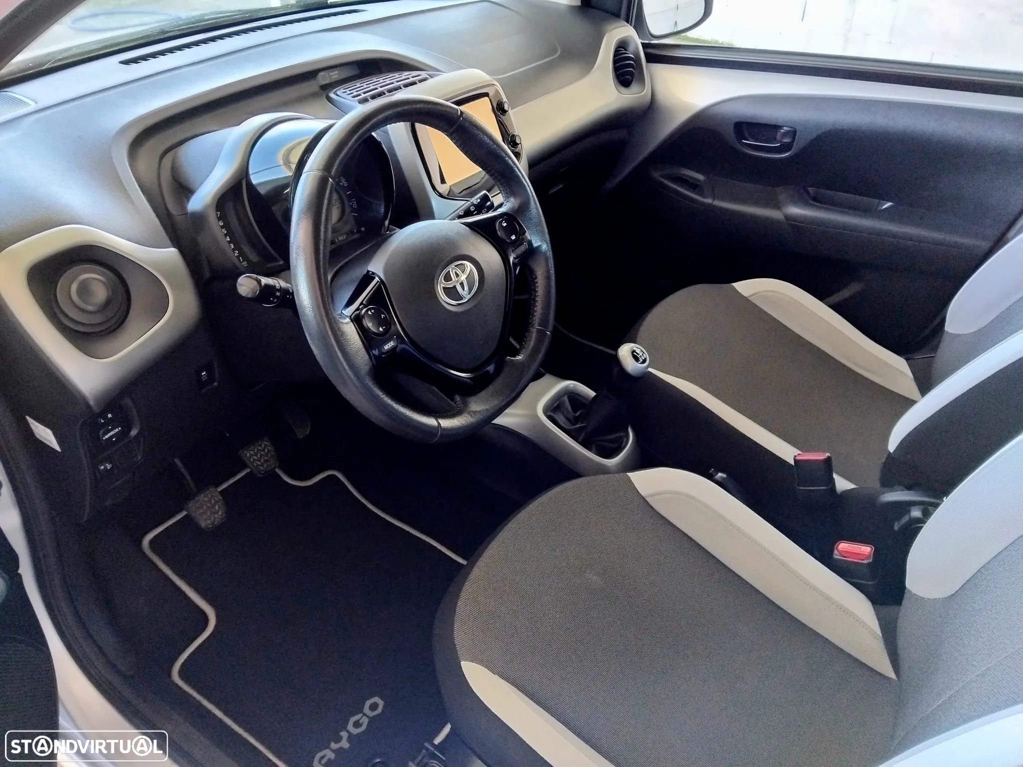 Toyota Aygo 1.0 X-Play - 9
