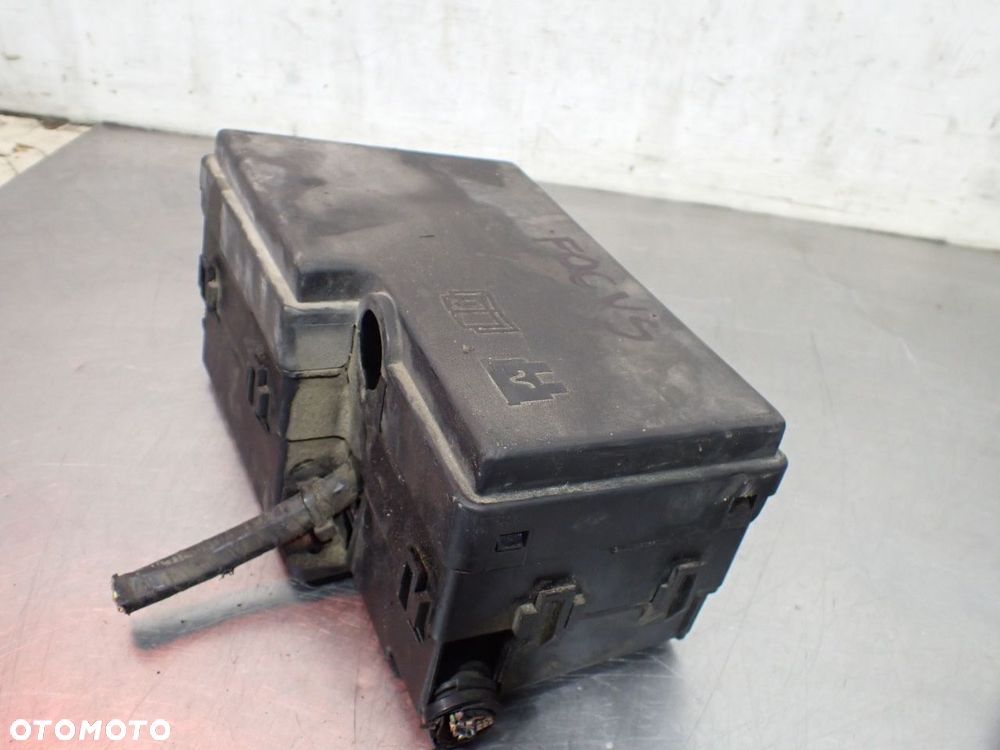 SKRZYNKA BEZPIECZNIKÓW FORD FOCUS MK3  AV6T-14A142-AB - 1