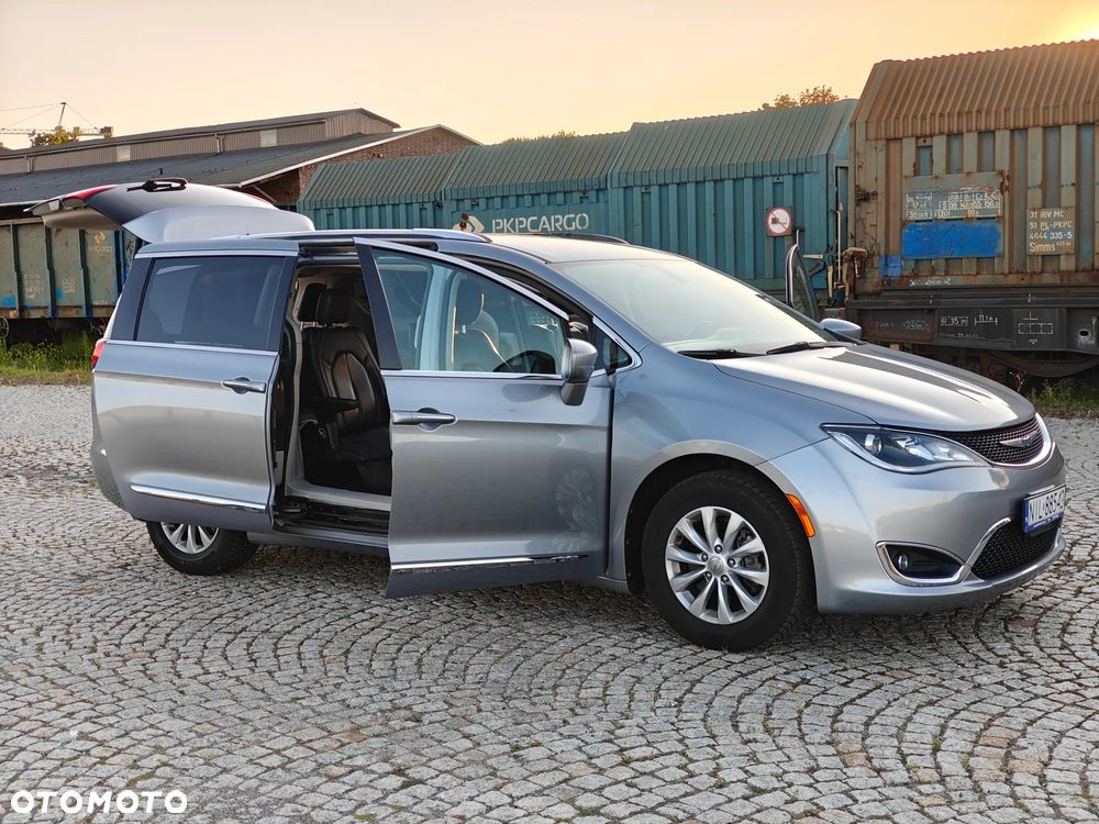 Chrysler Pacifica - 9