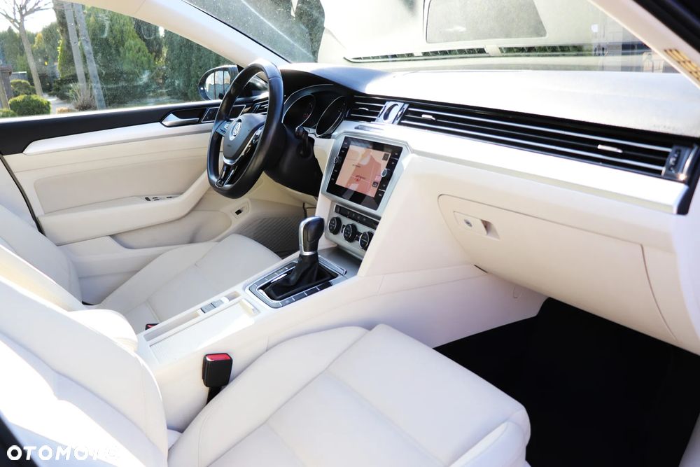 Volkswagen Passat 2.0 TDI SCR DSG Comfortline - 21