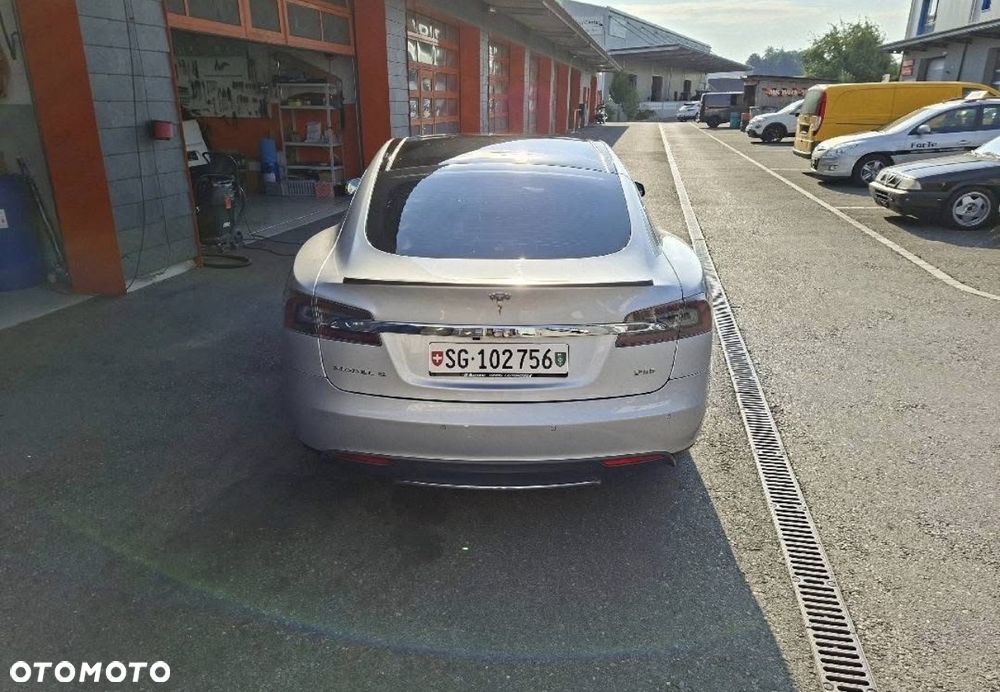 Tesla Model S Performance - 7
