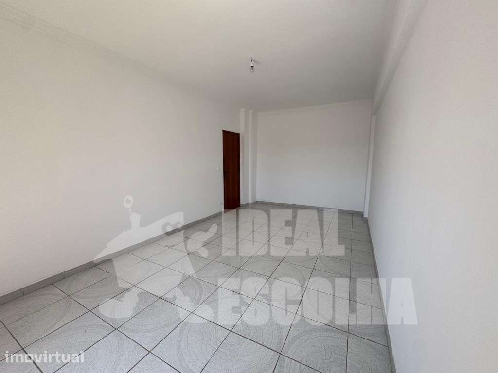 T2 PARA ARRENDAMENTO AMORA 
VALOR DA RENDA 1200€ - Grande imagem: 4/17