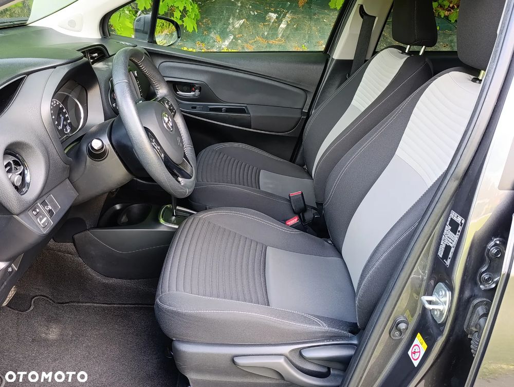 Toyota Yaris Hybrid 100 Premium - 6
