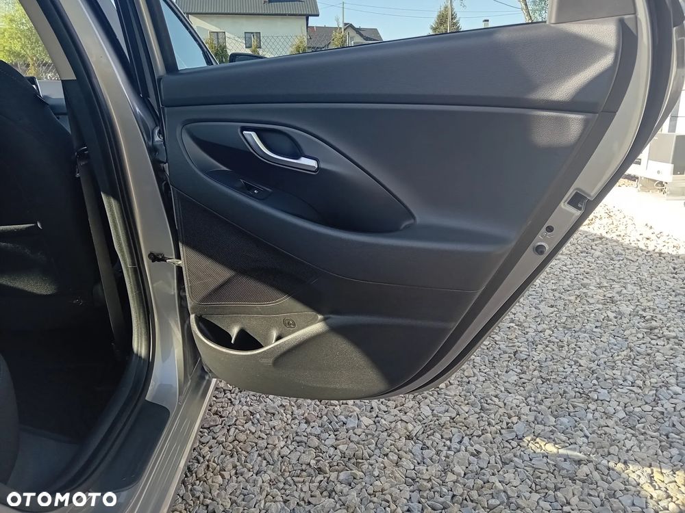 Hyundai i30 1.6 D Comfort - 28
