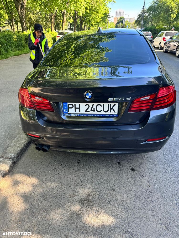 BMW Seria 5 520d Aut. Luxury Line - 2