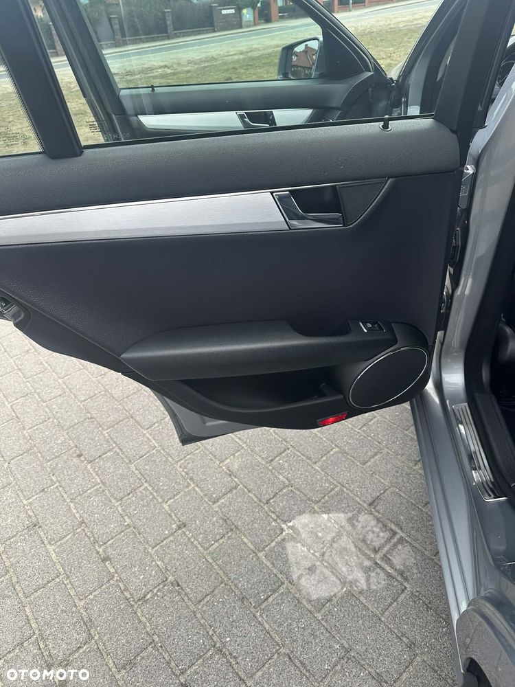 Mercedes-Benz Klasa C 200 CGI Automatik BlueEFFICIENCY Avantgarde - 16