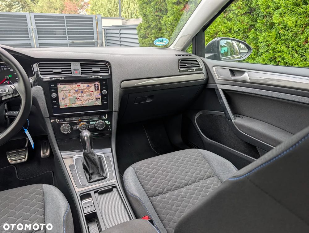 Volkswagen Golf - 24