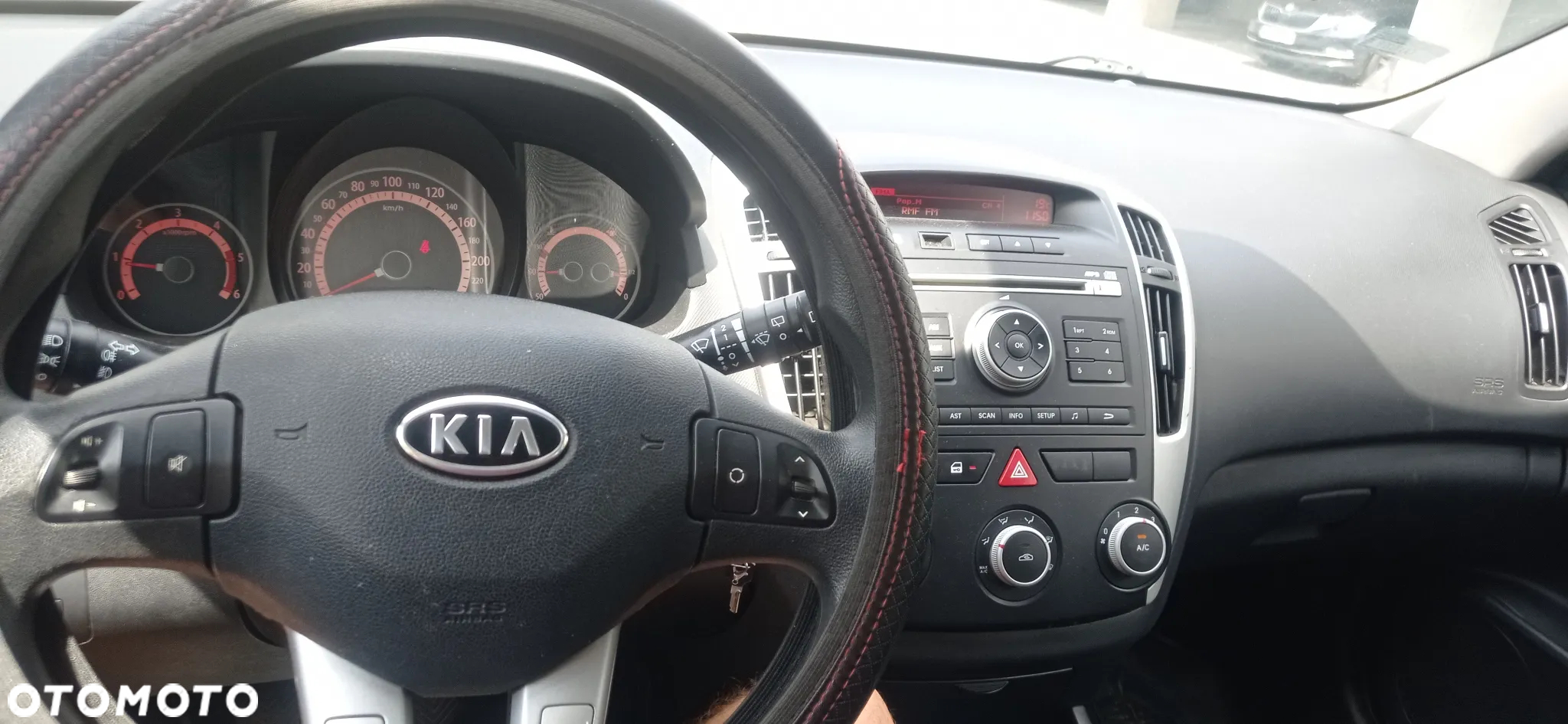 Kia Ceed - 12
