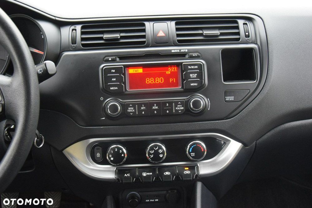 Kia Rio 1.2 Attract - 26