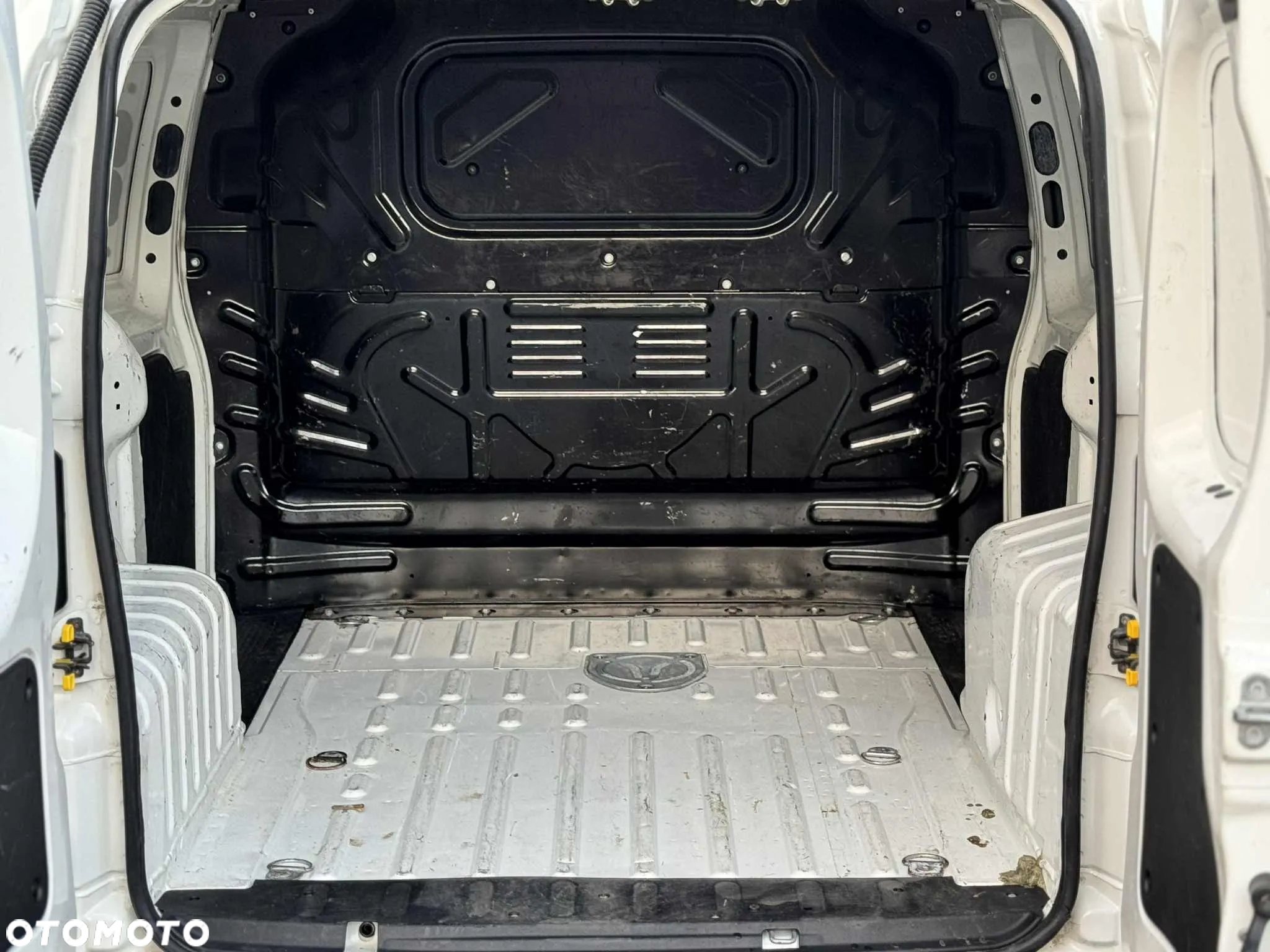Fiat Fiorino Kombi 1.4 8V Base - 12