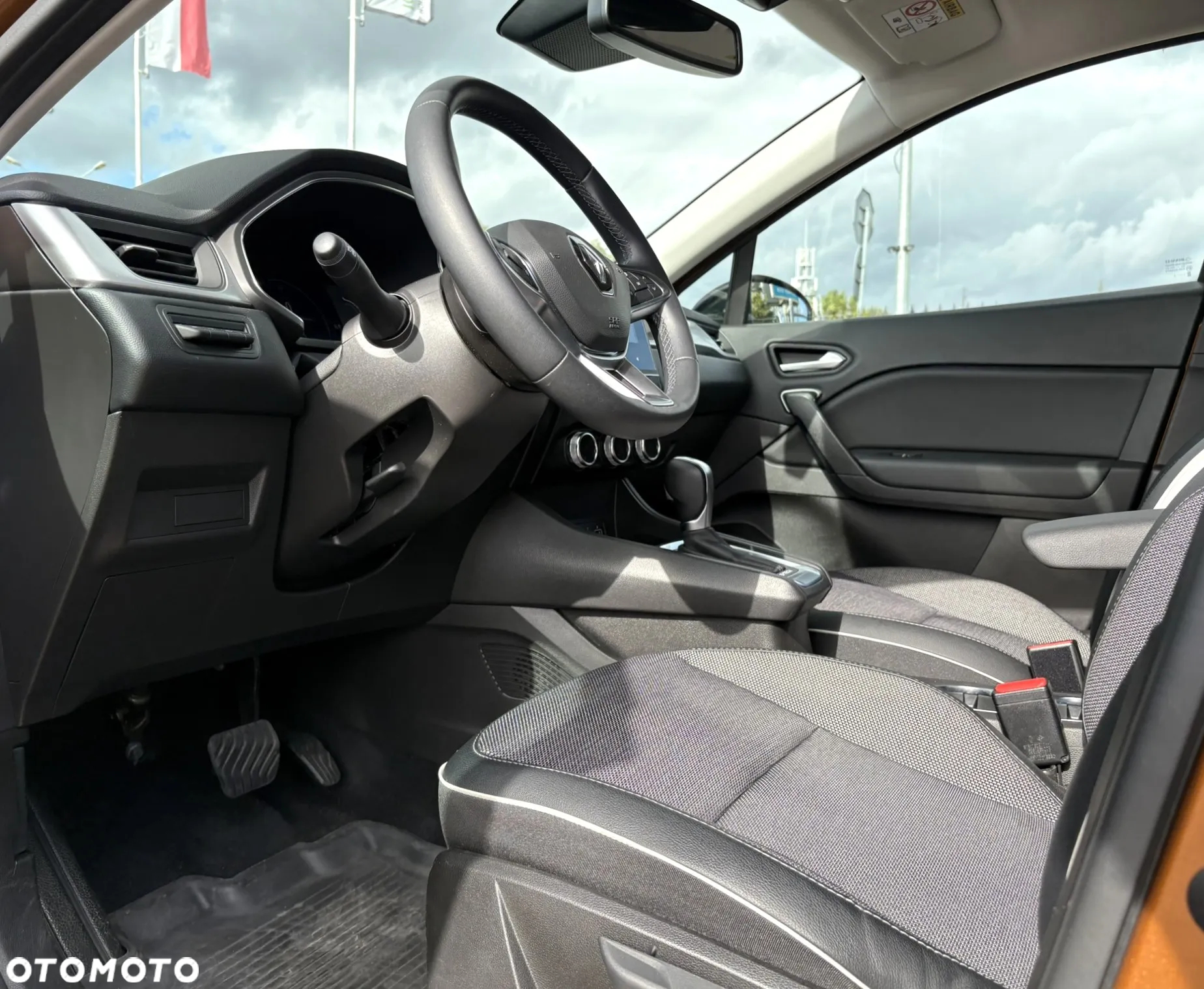Renault Captur 1.6 E-TECH Full Hybrid 145 Intens - 12