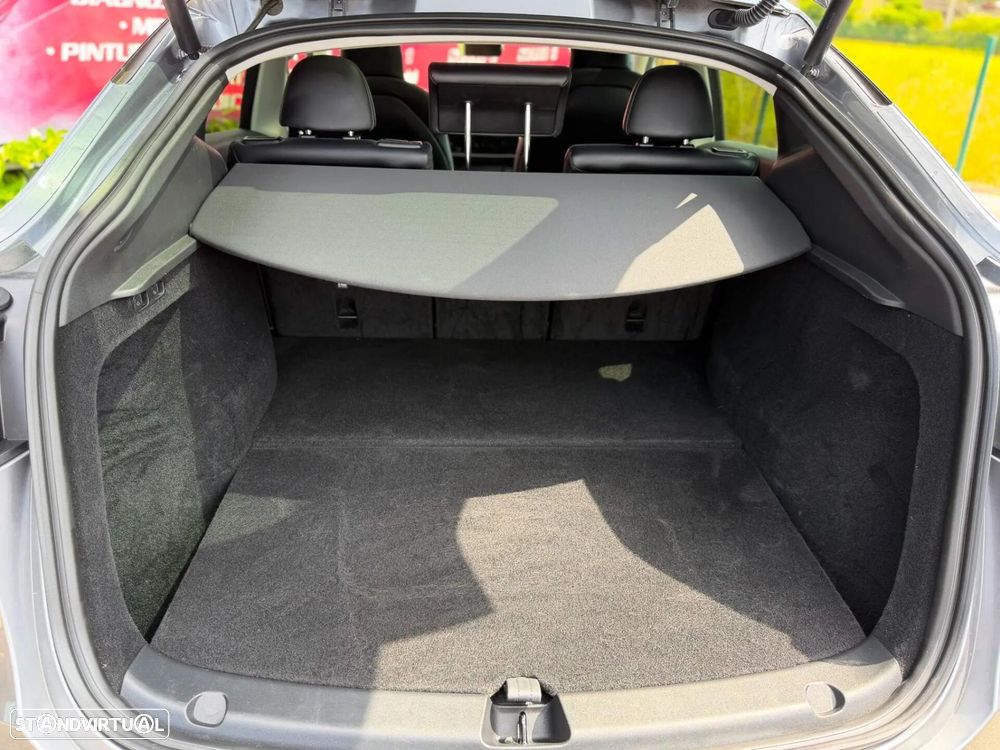 Tesla Model Y Standard RWD - 12