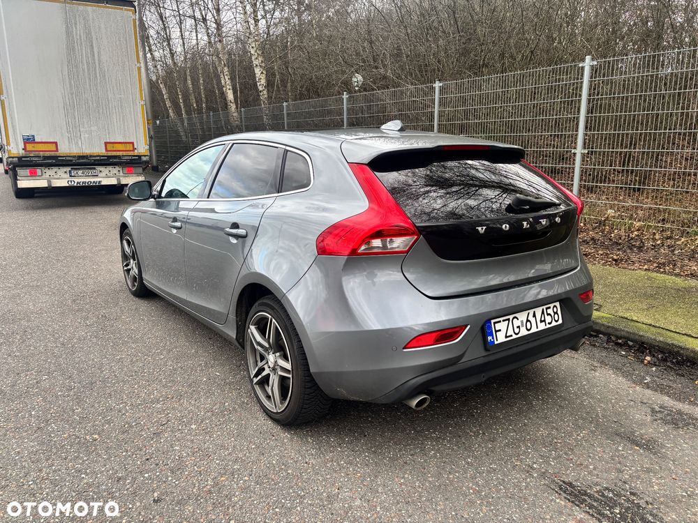 Volvo V40 D4 Drive-E Momentum - 9