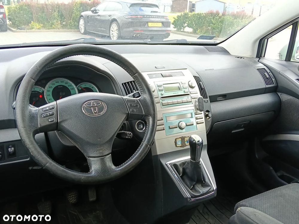 Toyota Corolla Verso - 5