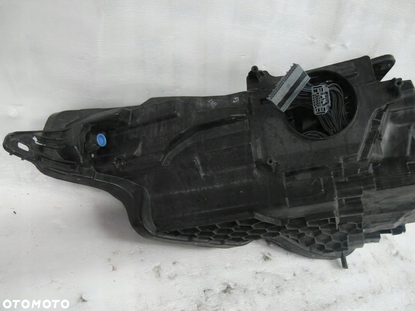 VOLVO V60 II FULL LED LAMPA PRZEDNIA PRAWA RYSA NA SZKLE - 2