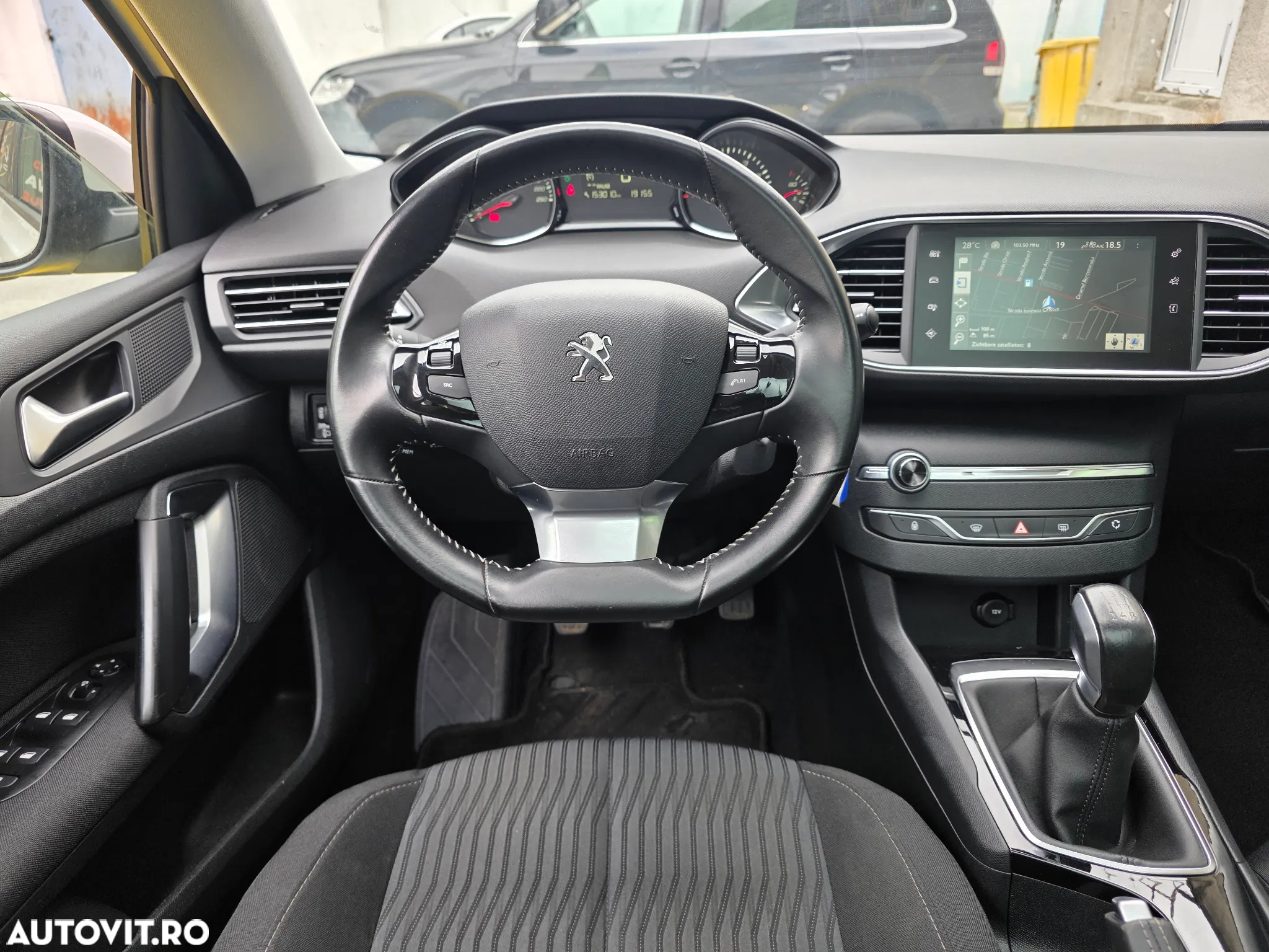 Peugeot 308 1.2 L PureTech Turbo S&S Allure - 14