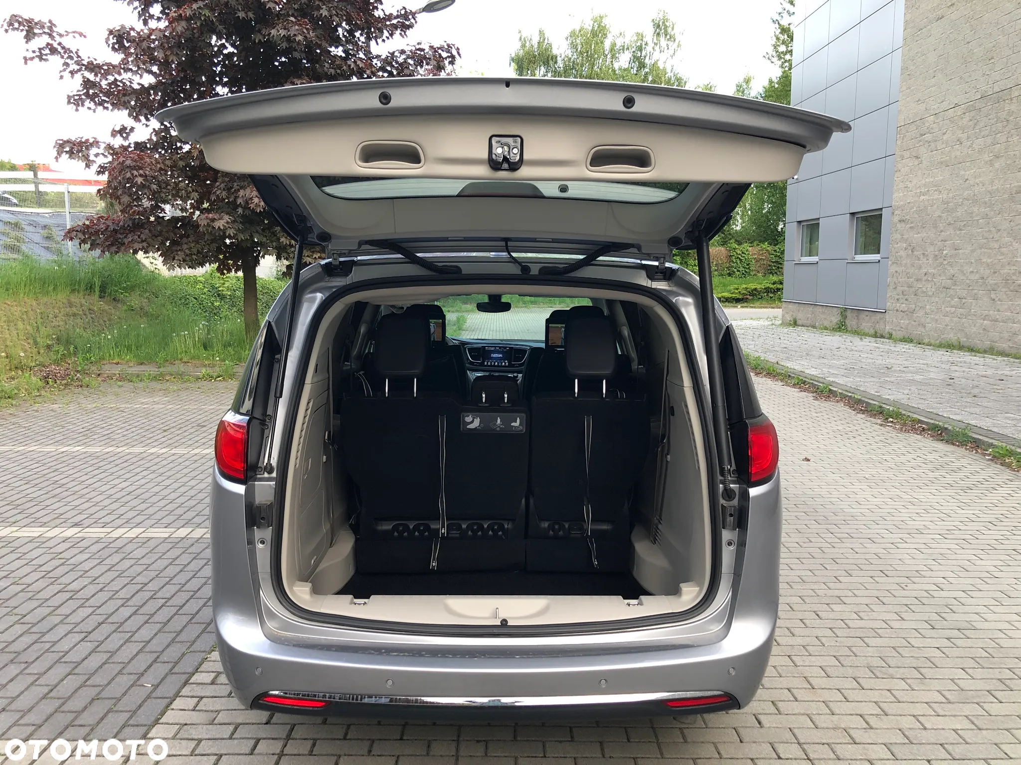 Chrysler Pacifica - 30