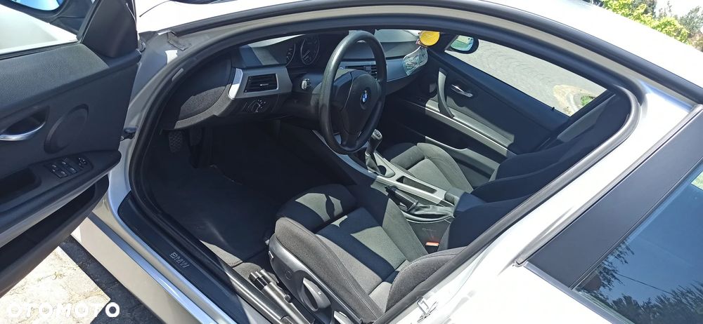 BMW Seria 3 318d - 14