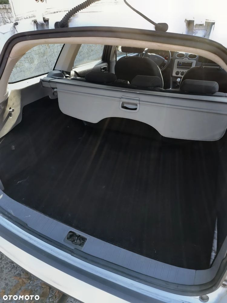 Ford Focus 1.6 Trend EU5 - 11