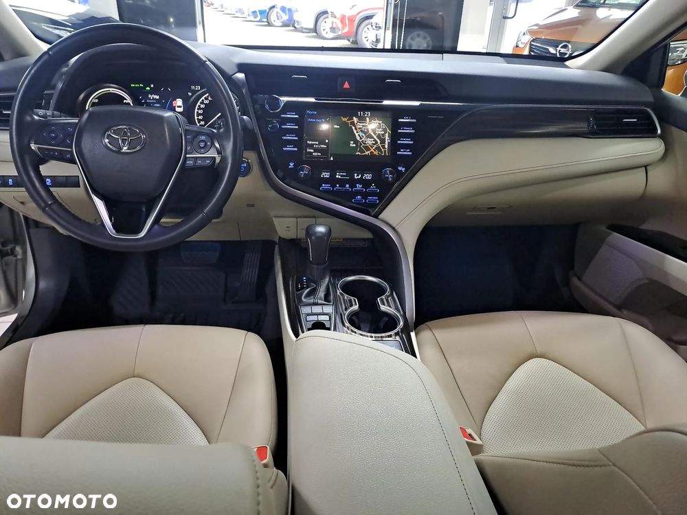 Toyota Camry 2.5 Hybrid Executive CVT - 25