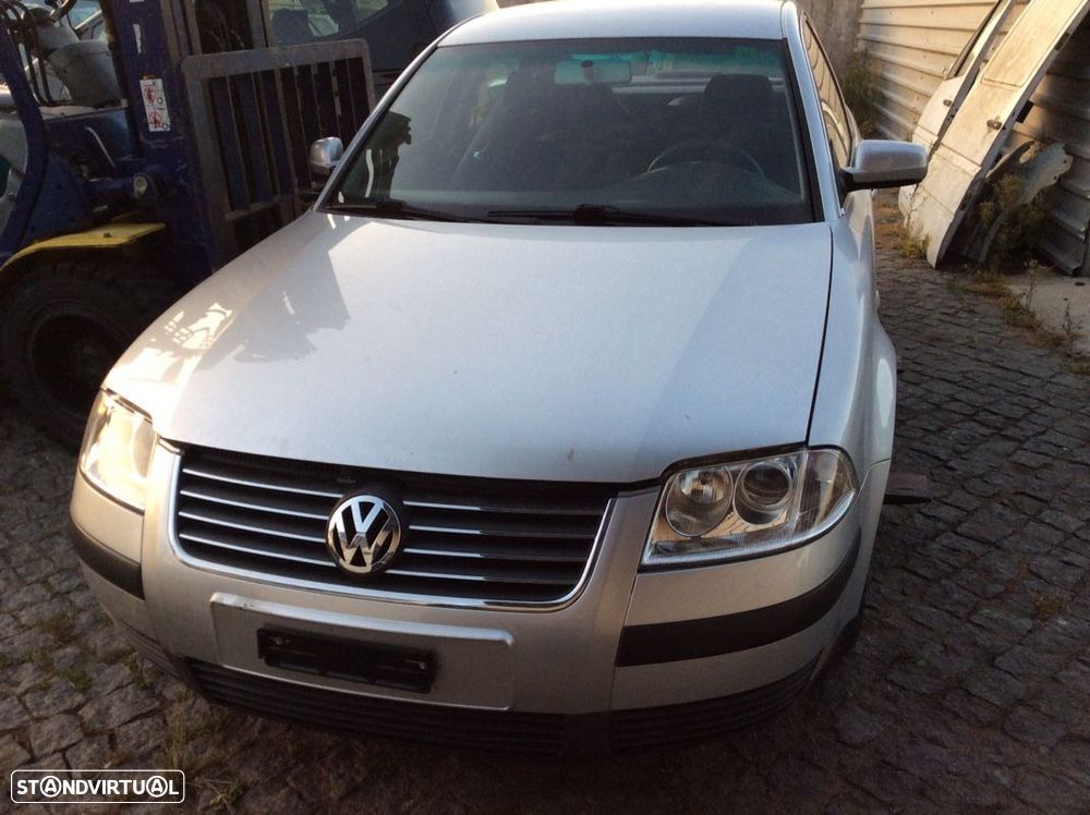 VW Passat 2.0i de 2001 às peças - 1