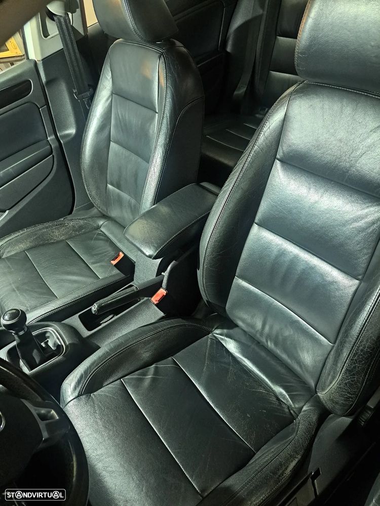 VW Golf 2.0 TDi Confortline - 12