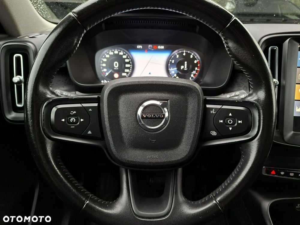 Volvo XC 40 T3 Geartronic Momentum Core - 16