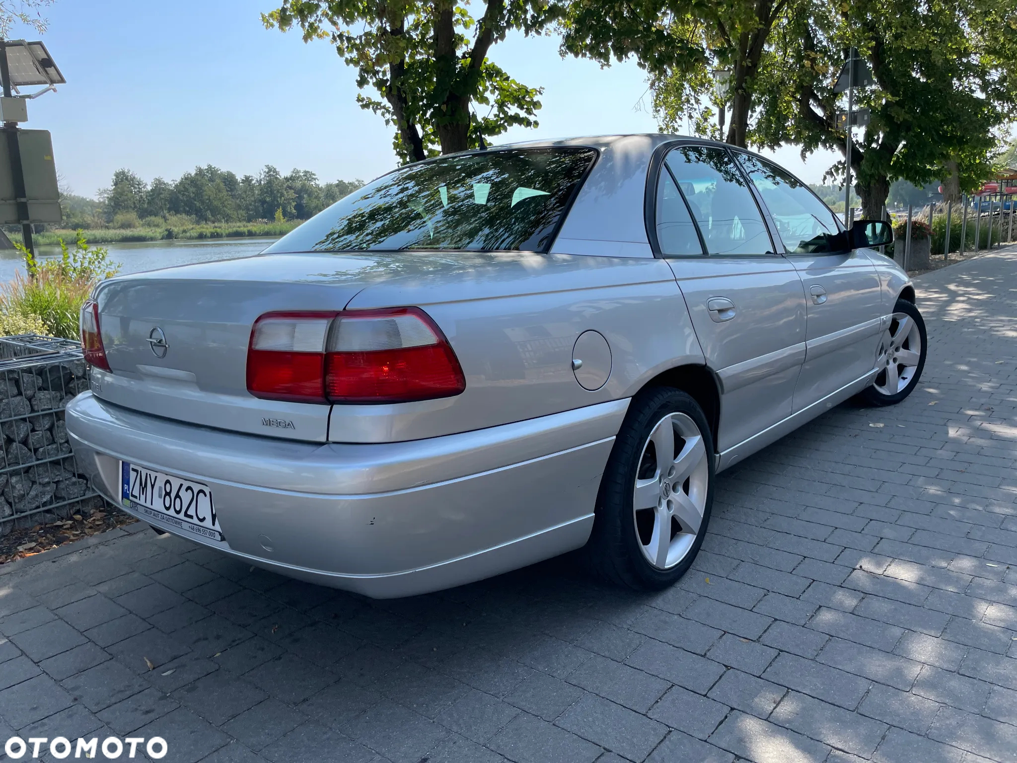 Opel Omega 2.5 Sport - 2