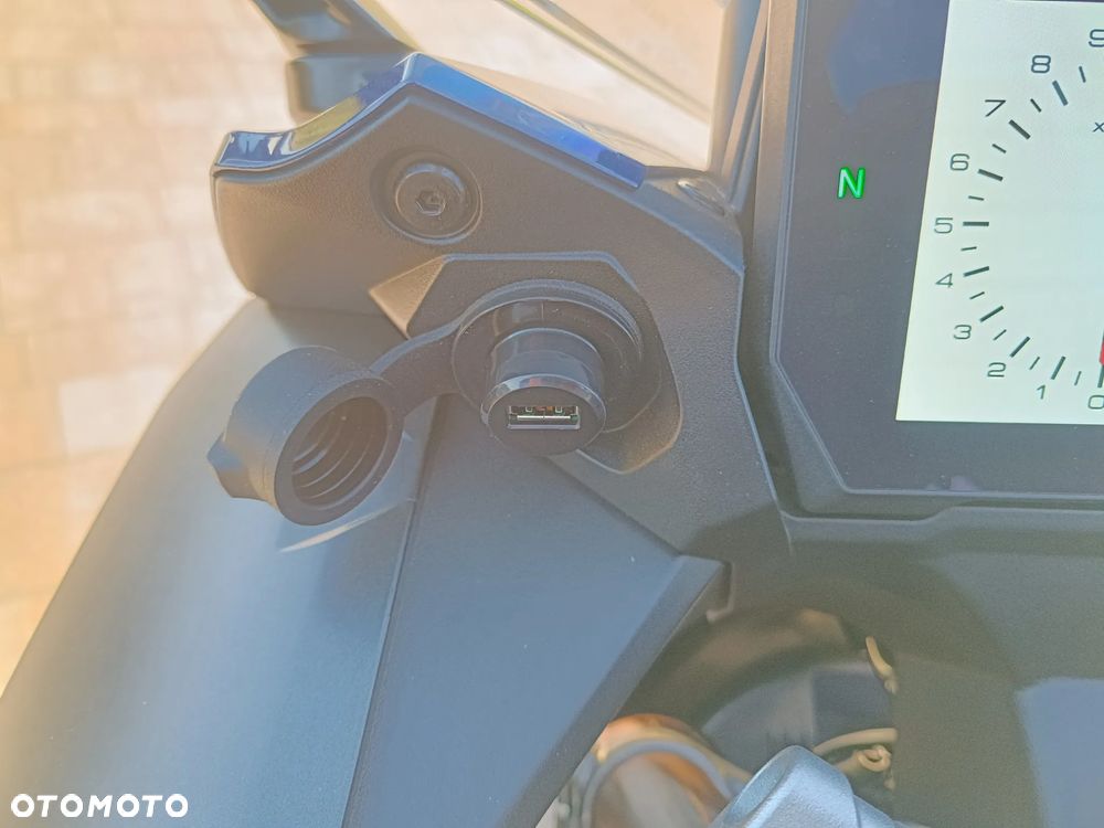 Suzuki GSX 1000 - 29
