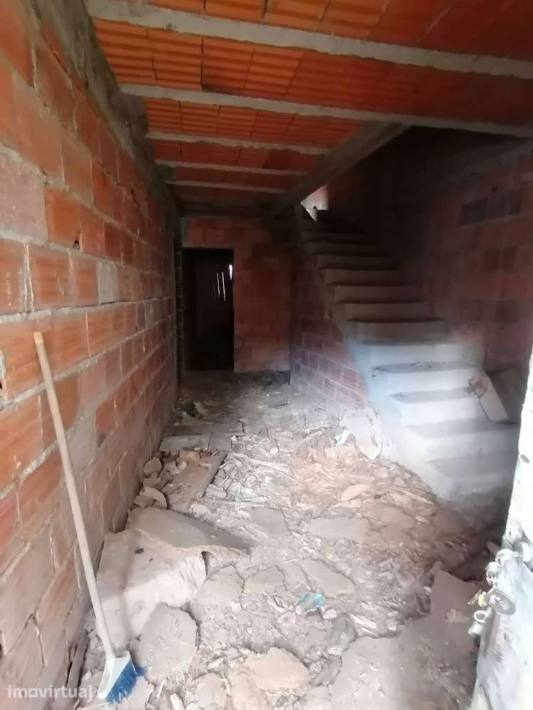Moradia T4 para Remodelação | Próxima do Vale das Flores – Coimbra - Grande imagem: 5/13