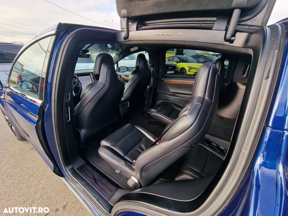 Tesla Model X - 13
