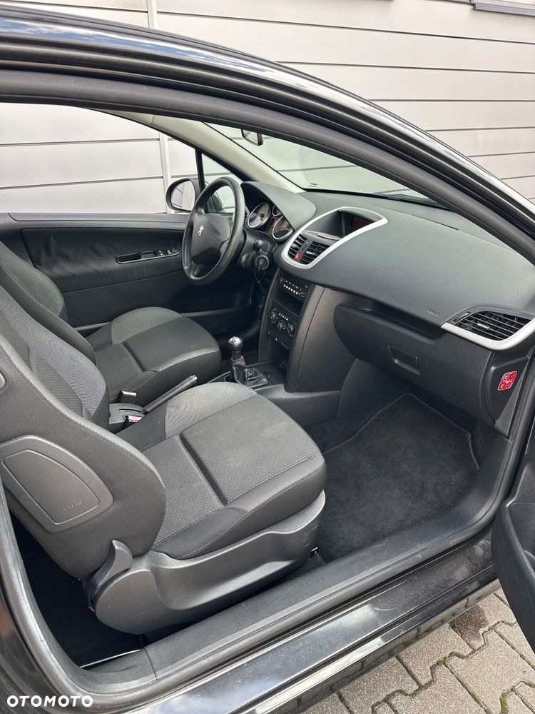 Peugeot 207 - 8