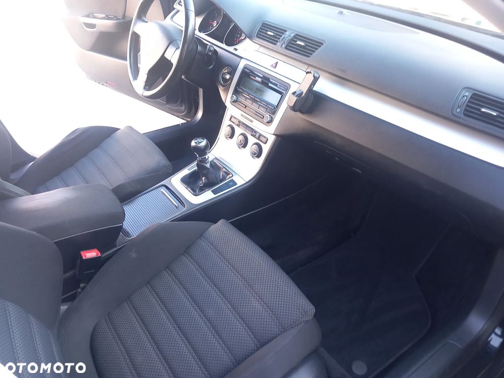 Volkswagen Passat 2.0 TDI BlueMotion Technology Comfortline - 25
