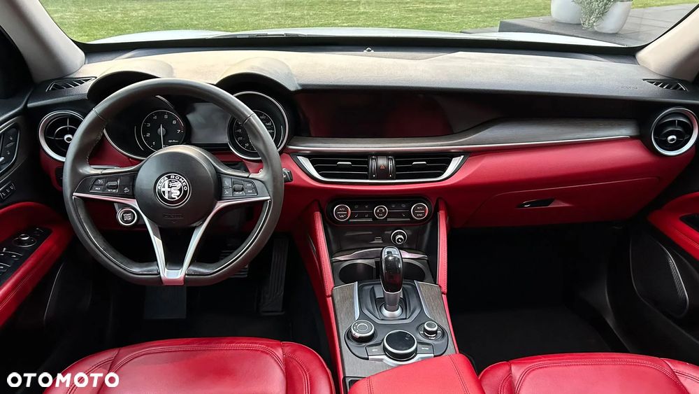 Alfa Romeo Stelvio 2.0 Turbo 16V AT8-Q4 Executive - 6