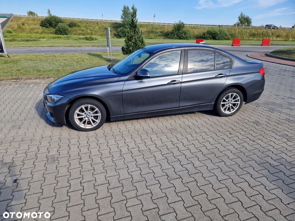 BMW Seria 3 318d Sport Line - 13