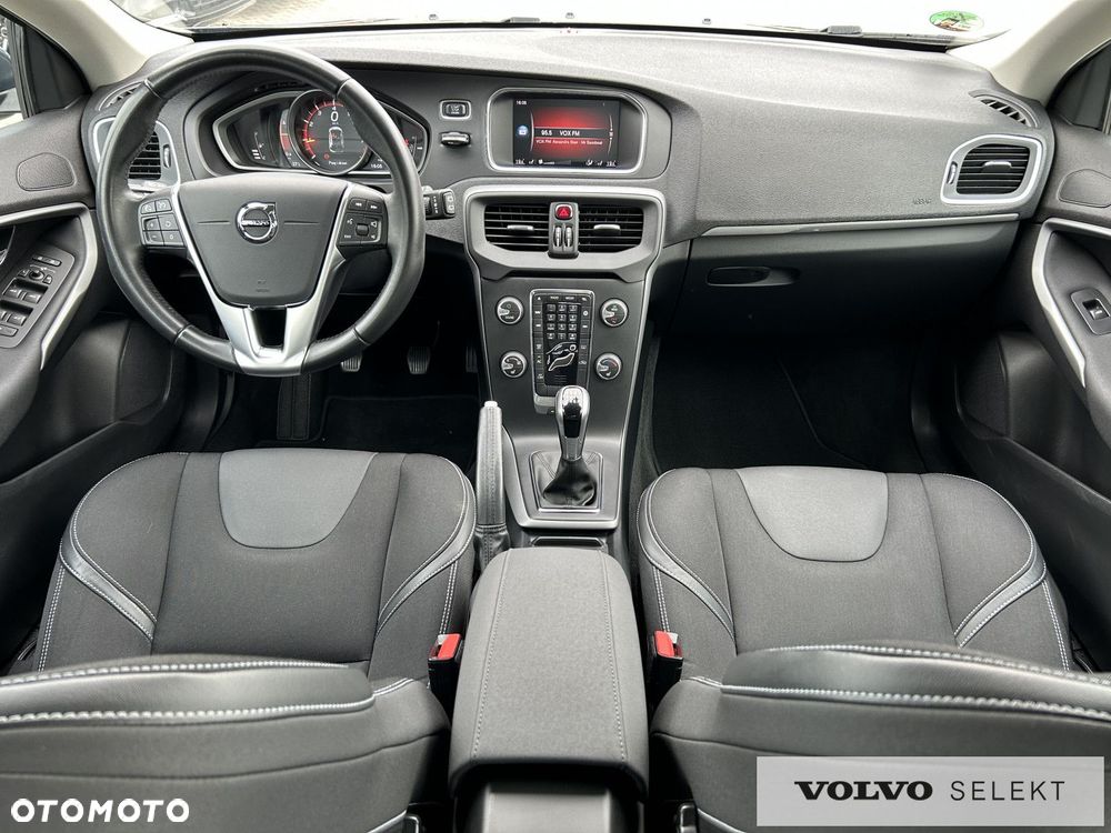 Volvo V40 - 23