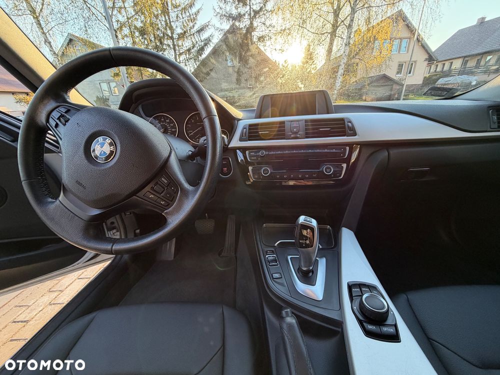 BMW Seria 3 320i - 16