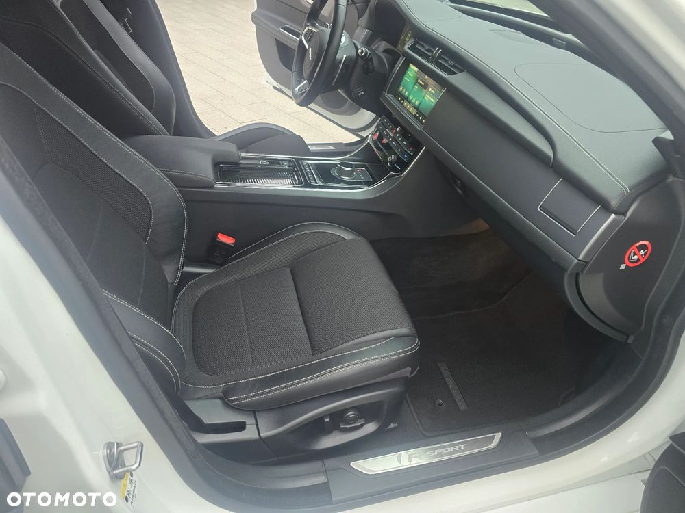 Jaguar XF 30d R-Sport - 13