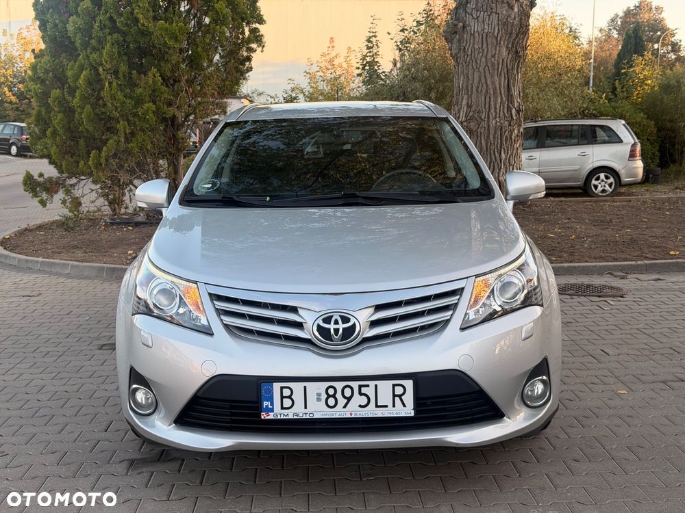 Toyota Avensis 2013 photo 2