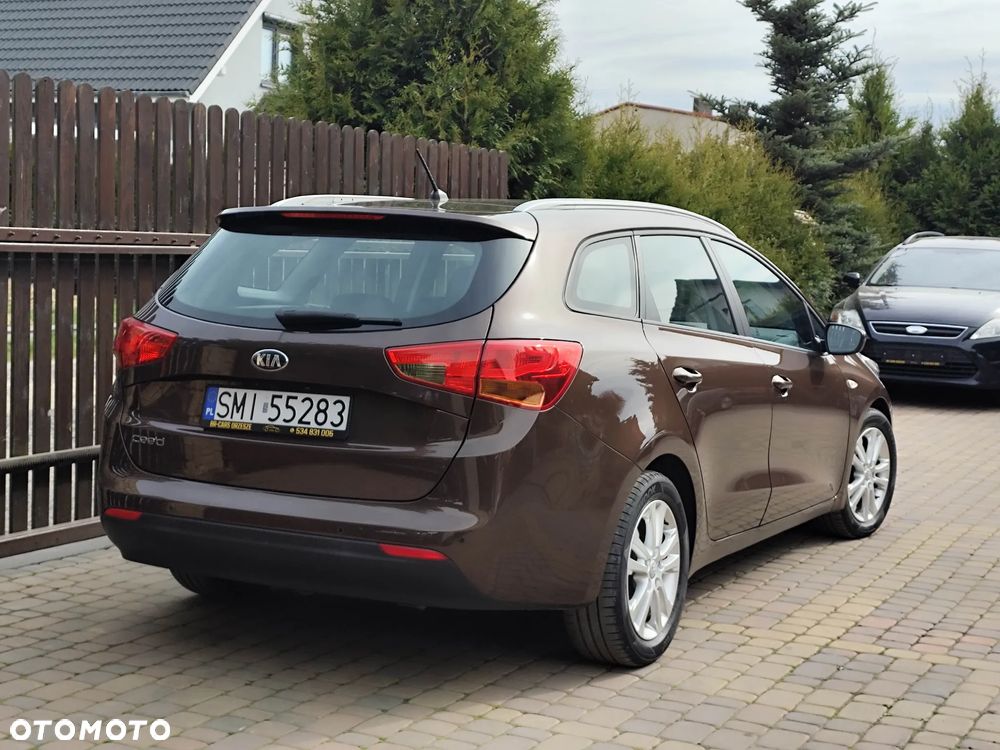 Kia Ceed 1.6 GDI Dream Team Edition - 16